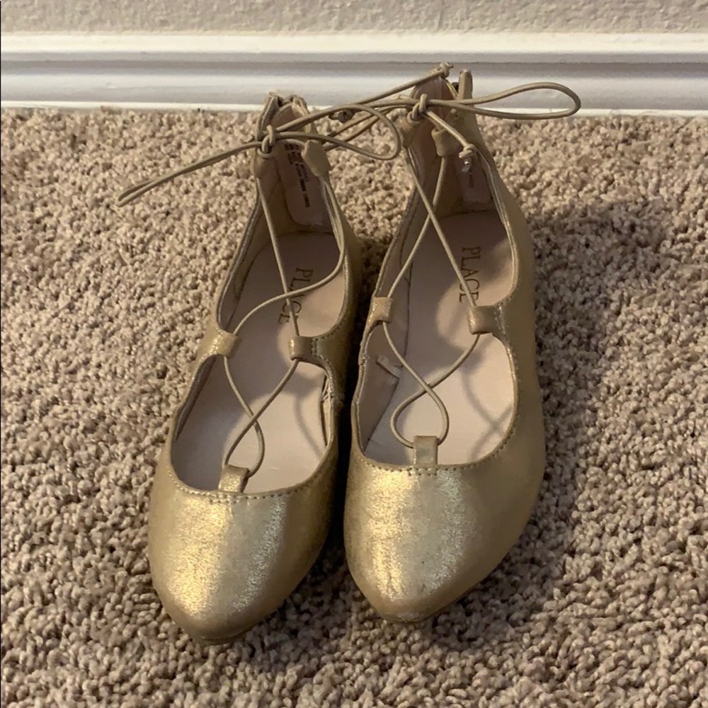 Girls flats with tie up, adjustable lace